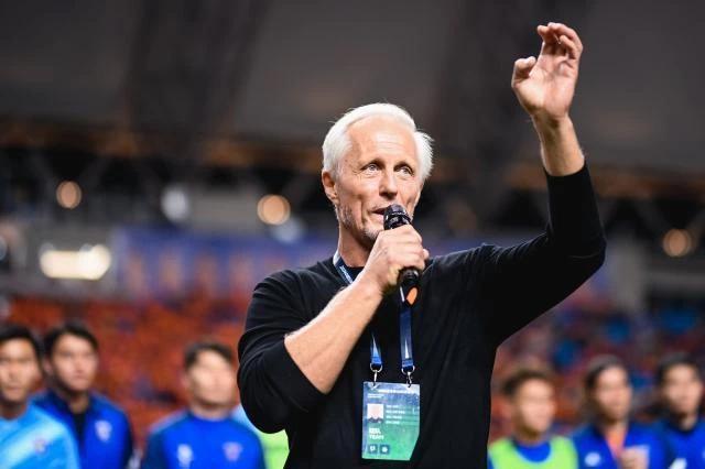 玉昆主帅：利物浦和米兰踢了20年攻势足球，我们为何不坚持